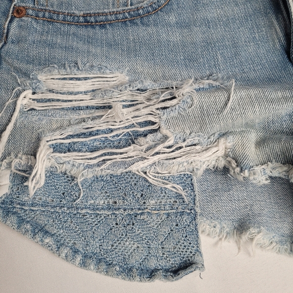 American Eagle Lightwash Hi Rise Festival Distressed Shorts Size 4 - Picture 2 of 12
